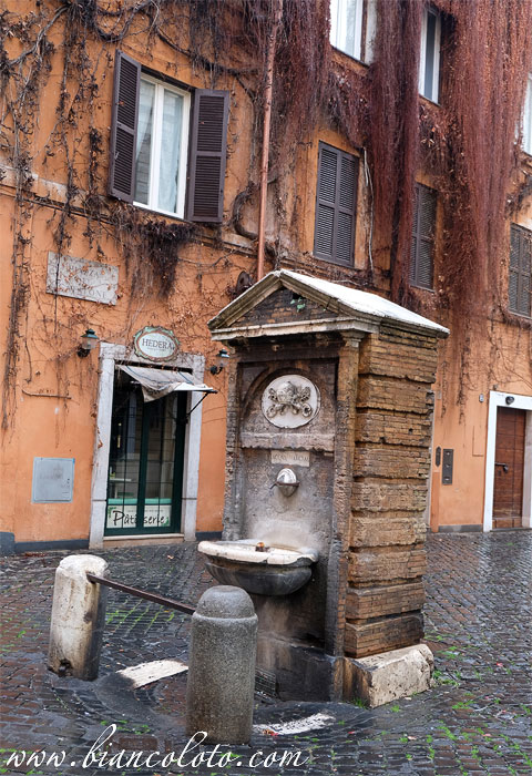 Фонтан Borgo Pio 