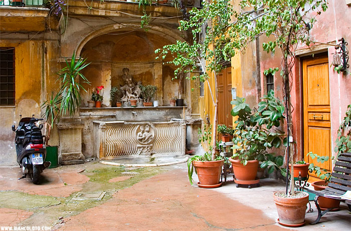 Фонтан дворца Скапучи