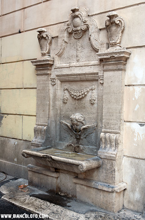 Фонтан у Санта-Мария-Маджоре.