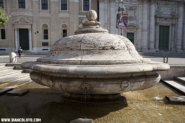 Фонтан у церкви Санта Мария-ин-Валличелла