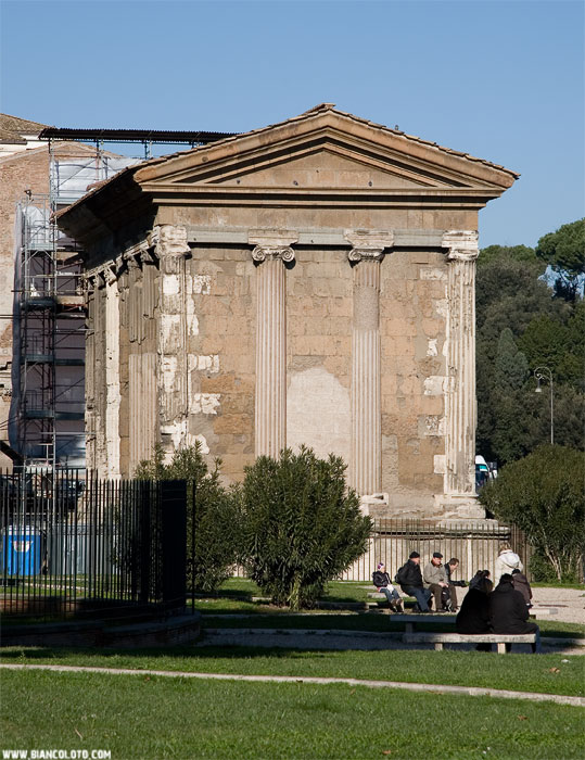 Храм Портуна