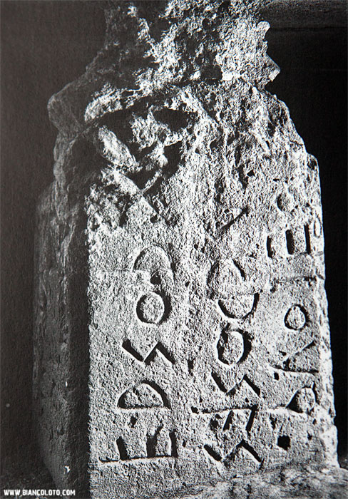 Черный камень