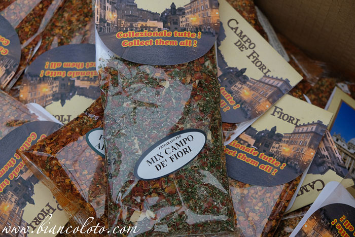 Специи на рынке Campo de' Fiori.