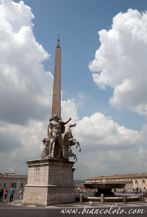 Обелиск на площади Квиринал