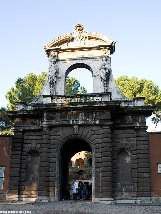 Вход с улицы Сан-Грегорио