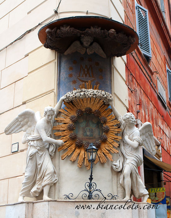 Мадонна у фонтана Треви, Рим, Италия