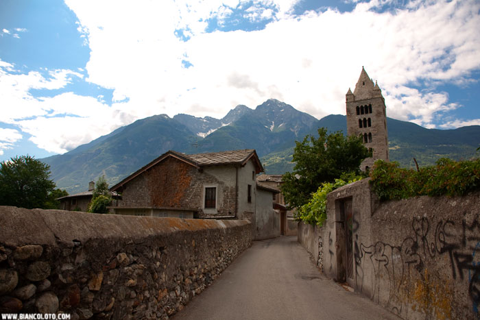 Колокольня XII в. Комплекс церквей Святого Орсо. Аоста