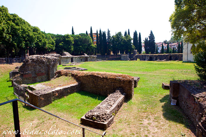 Римский амфитеатр. Ареццо. Тоскана. Италия