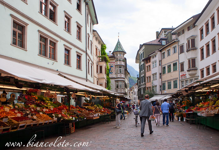 Рынок на площади Трав. Больцано