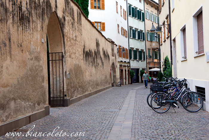 Стена францисканского монастыря. Больцано