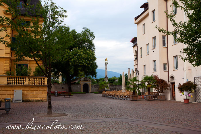 Площадь с колонной. Брессаноне