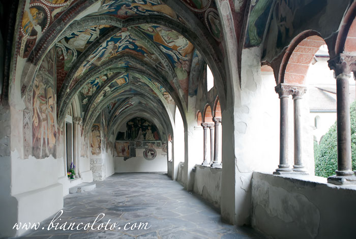 Монастырский дворик в Брессаноне