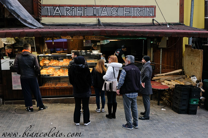 Историческая пекарня у мечети Абдаль