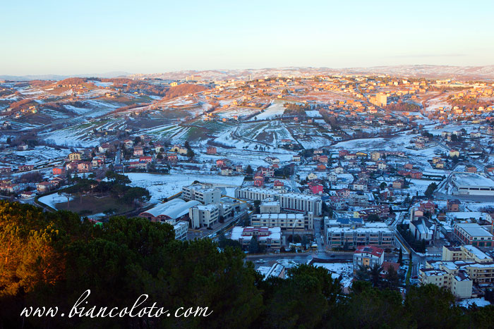 Панорама с террасы замка Монфорте. Кампобассо