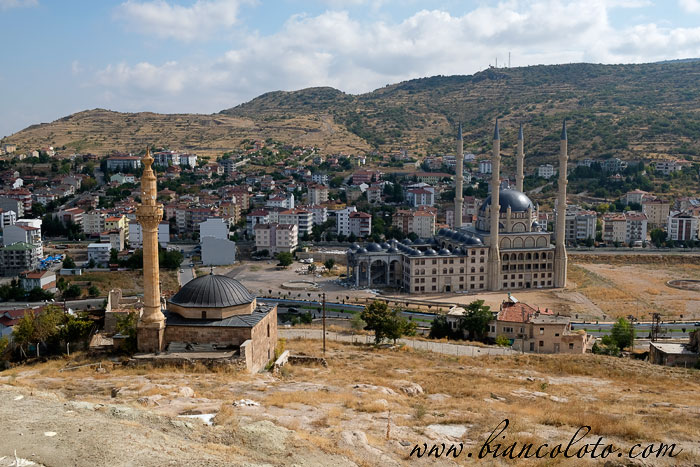 Новая мечеть в Невшехире. Каппадокия
