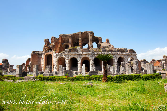 Амфитеатр.  Капуя