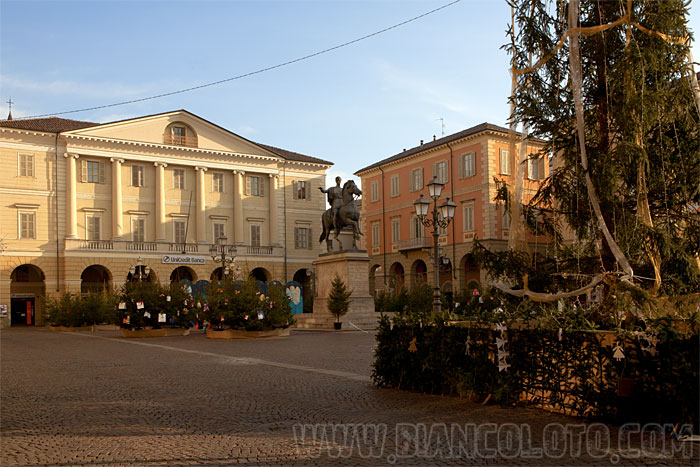 Площадь Маццини. Казале Монферрато