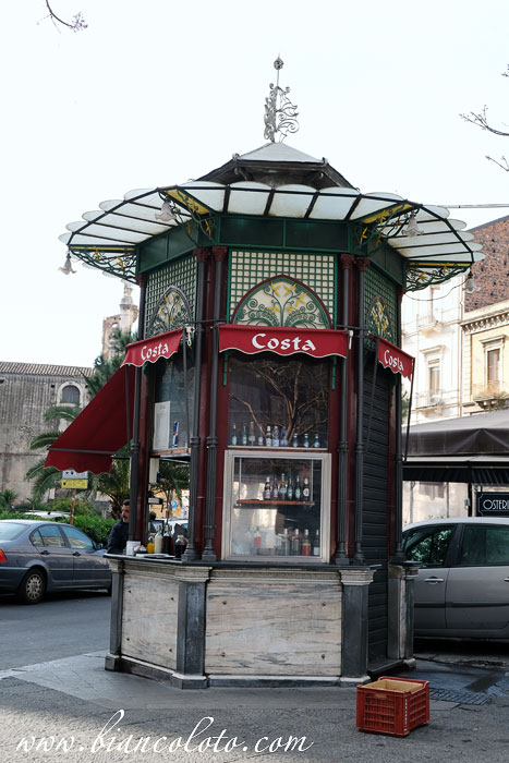 Ларек с зельтцем в Катании