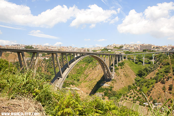 Мост над ущельем