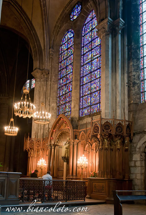 Шартр, собор Нотр-Дам, покров Девы Марии