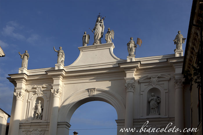 Арка Бельведере. Кераско