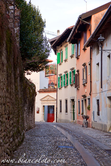 вход в Церковь Санта Мария-ин-Валле