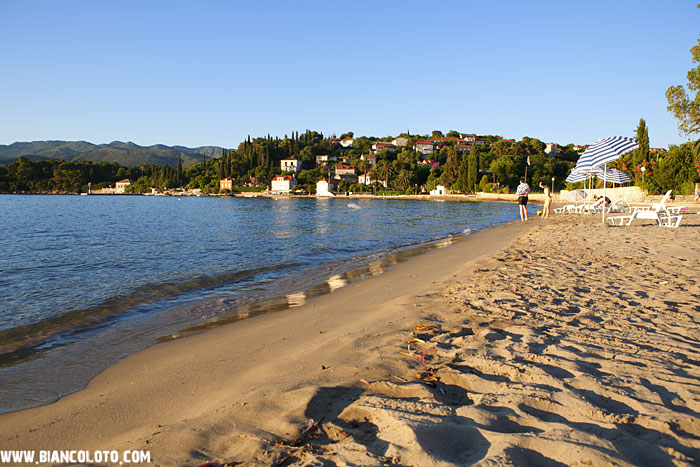 Песчаный пляж. Колочеп