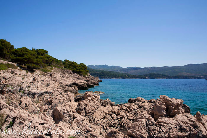 Каменистый пляж. Колочеп