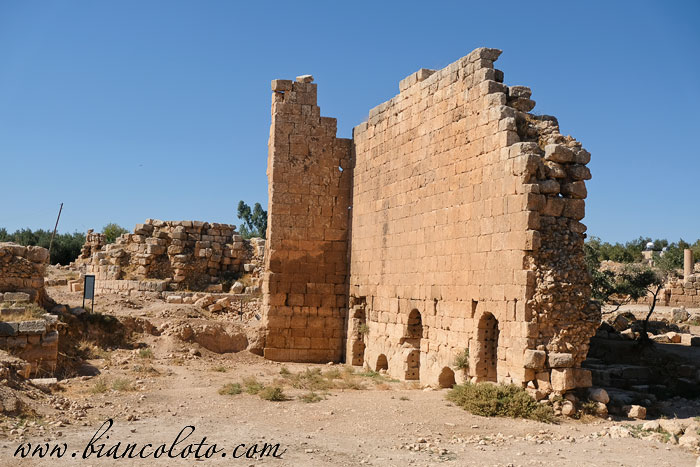 Входные ворота . Дара