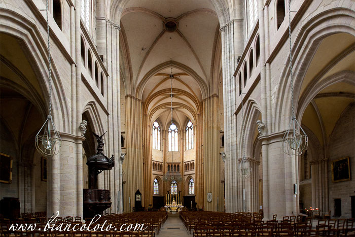 Интерьер Кафедрального собора. Дижон