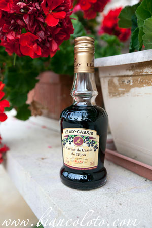 Черносмородиновый ликер creme de cassis