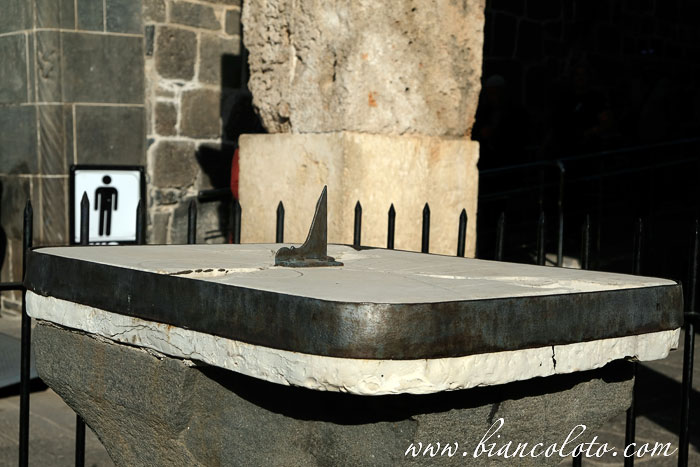 Солнечные часы в Большой мечети в Диярбакыре. Аль-Джазари