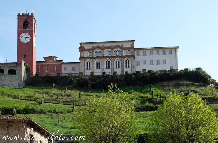 Вид на замок и Часовую башню