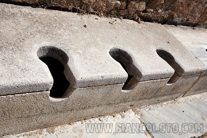 Античный туалет.