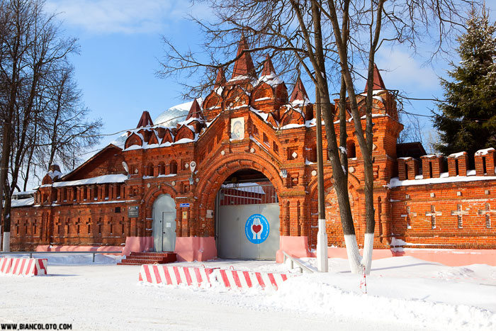 Ворота Казанского монастыря