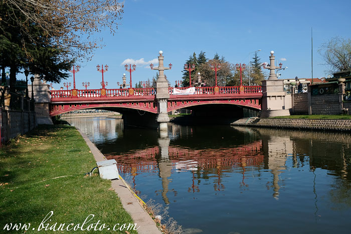Река Порсук и остров. Эскишехир
