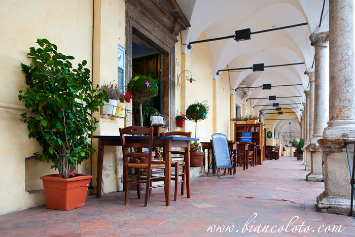 Крытая галерия на Piazza del Popolo. Фермо
