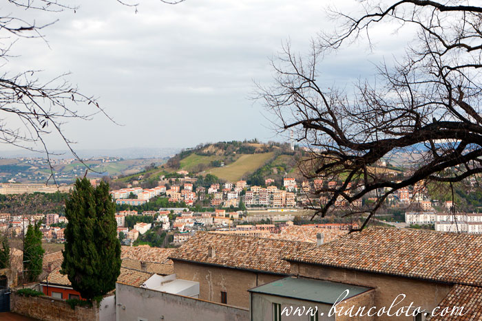 Панорама. Фермо