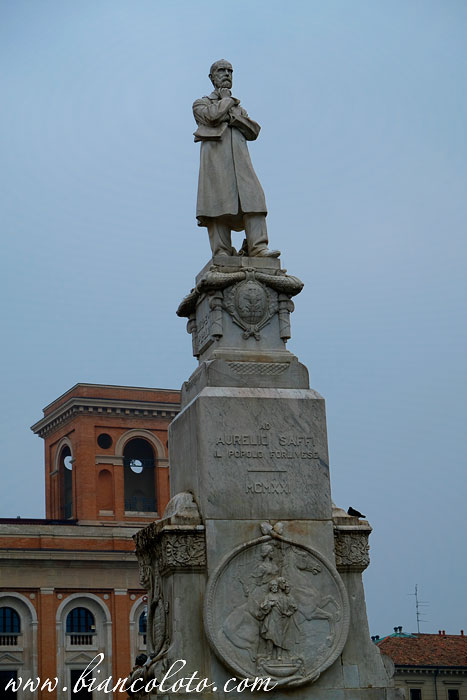 Статуя Аурелио Саффи