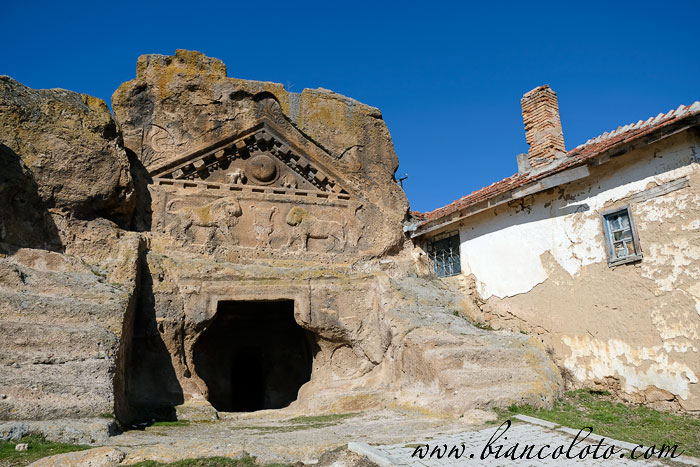 Храм со Львами. Фригийская долина 