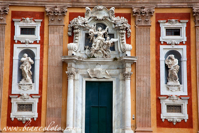 Фасад базилики Санта Мария Ассунта