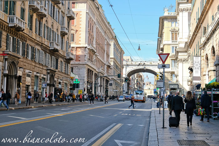 Генуя: улица XX Settembre и площадь De Ferrari