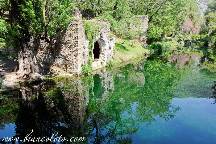 Сад Нинфа (Giardino di Ninfa)