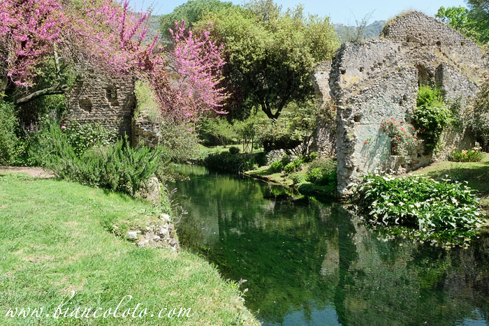 Сад Нинфа (Giardino di Ninfa)