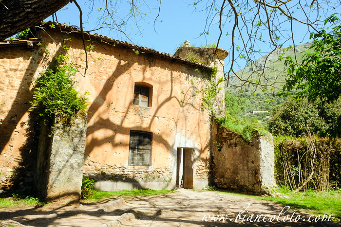 Сад Нинфа (Giardino di Ninfa)