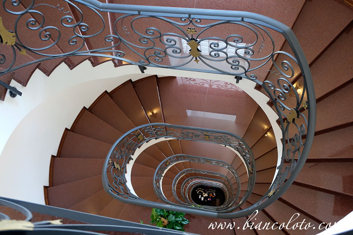 Лесница. Grand Hotel Trento.