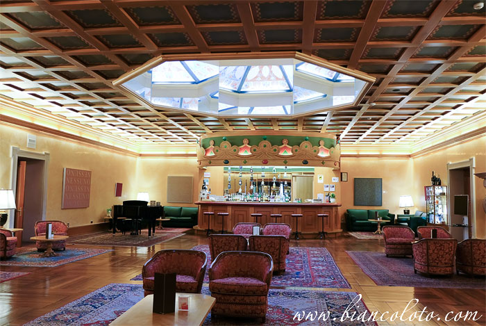 Бар. Grand Hotel Trento.