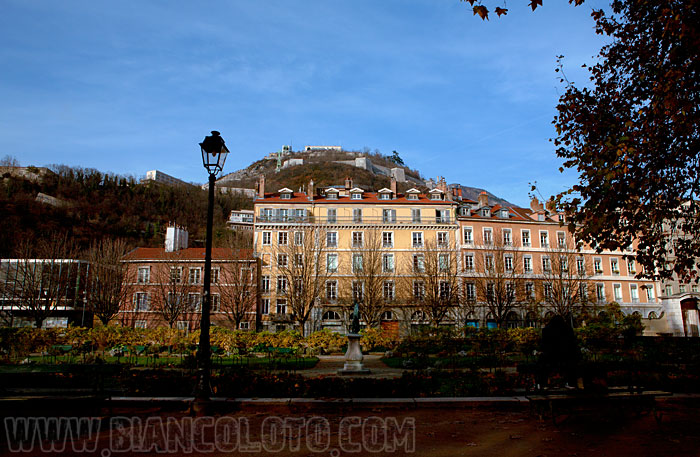 Вид на Бастилию с  Jardin de Ville. Гренобль