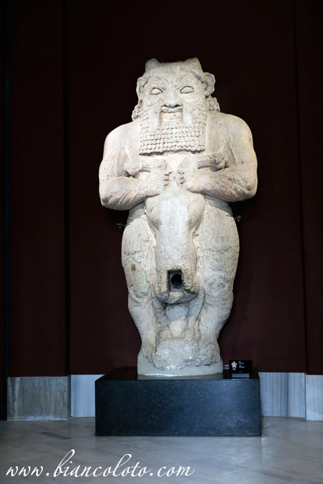 Статуя Бога Беса