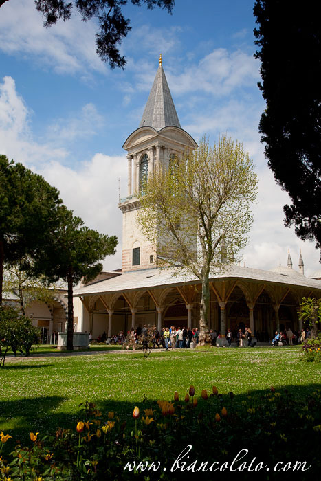 Стамбул, Башня справедливости. дворец Топкапы